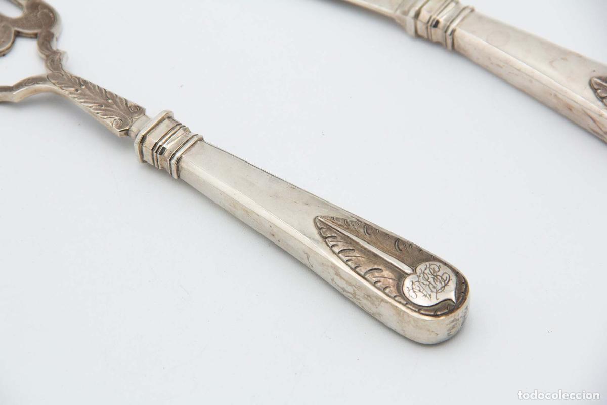 Antig&uuml;edades: Tenedor y cuchillo de plata para servir pescado. - Foto 3