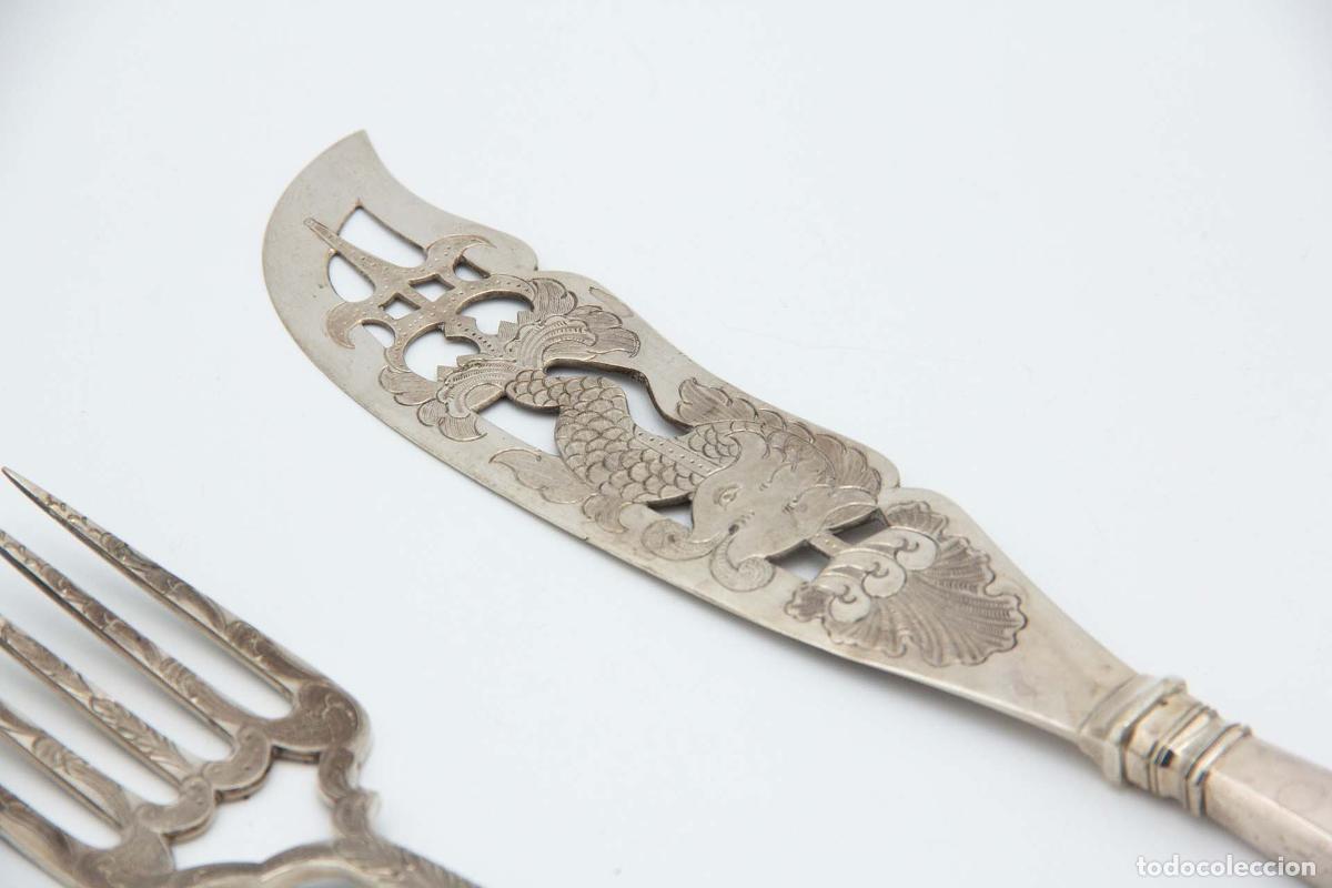Antig&uuml;edades: Tenedor y cuchillo de plata para servir pescado. - Foto 4