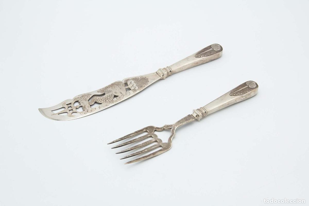 Antig&uuml;edades: Tenedor y cuchillo de plata para servir pescado. - Foto 1
