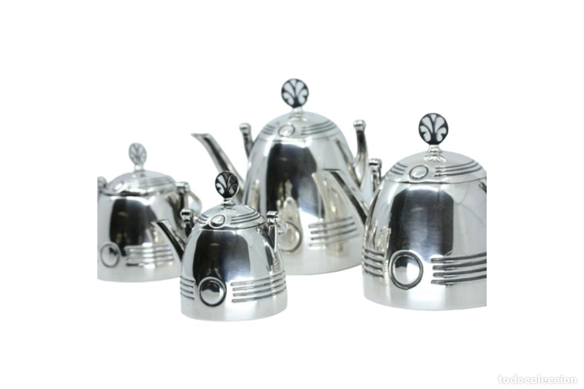 Antiquit&eacute;s: Juego de t&eacute; de plata, que incluye tetera, jarra de leche, cafetera y azucarero.