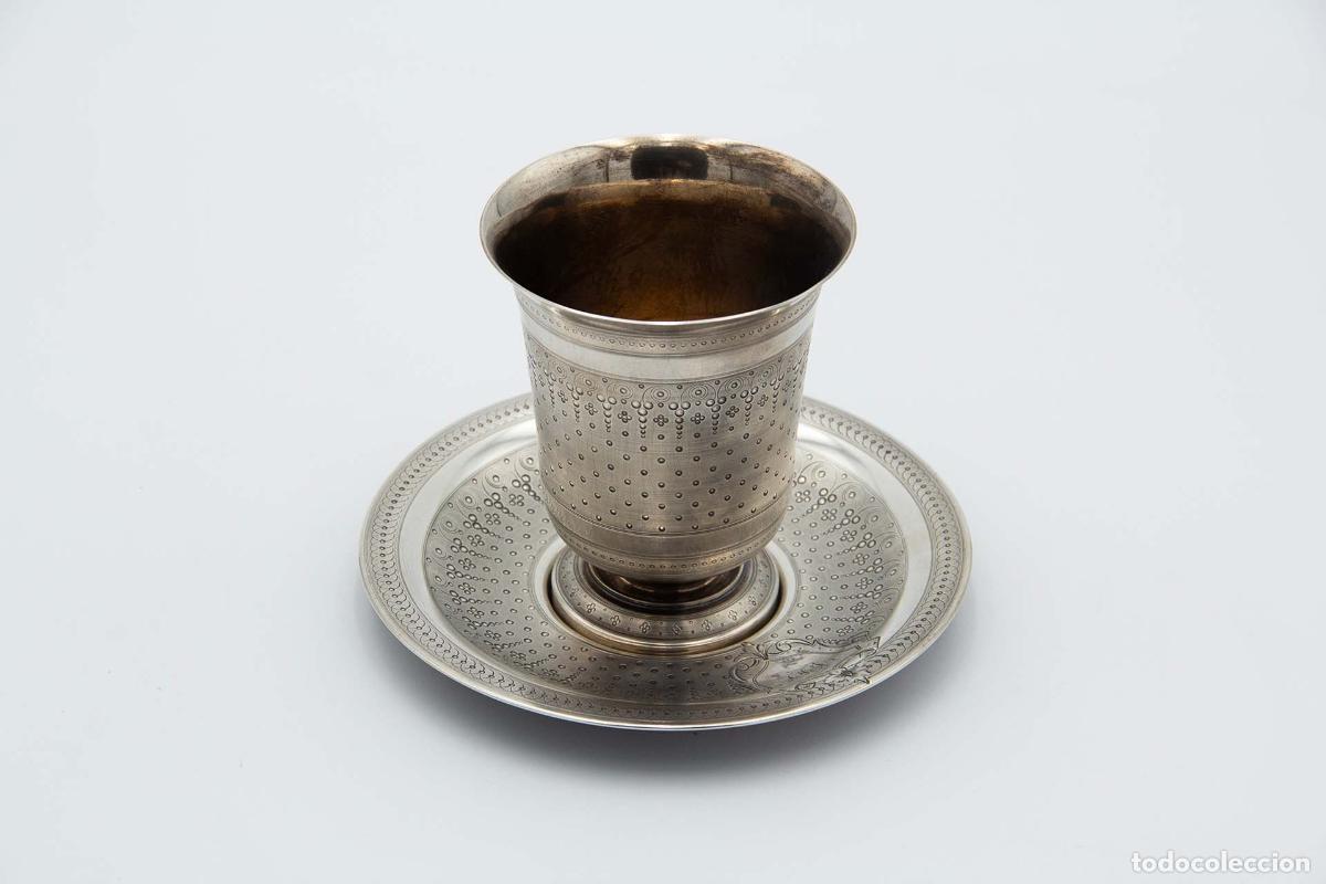 Antiquit&eacute;s: Taza y plato, en plata