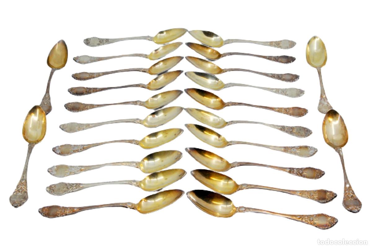 Antig&uuml;edades: Juego de 24 cucharas de plata ba&ntilde;adas en oro