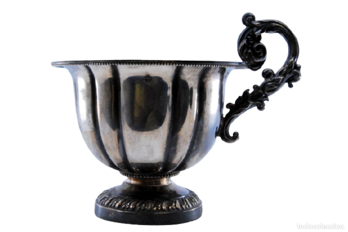 Antig&uuml;edades: copa de plata - Foto 1