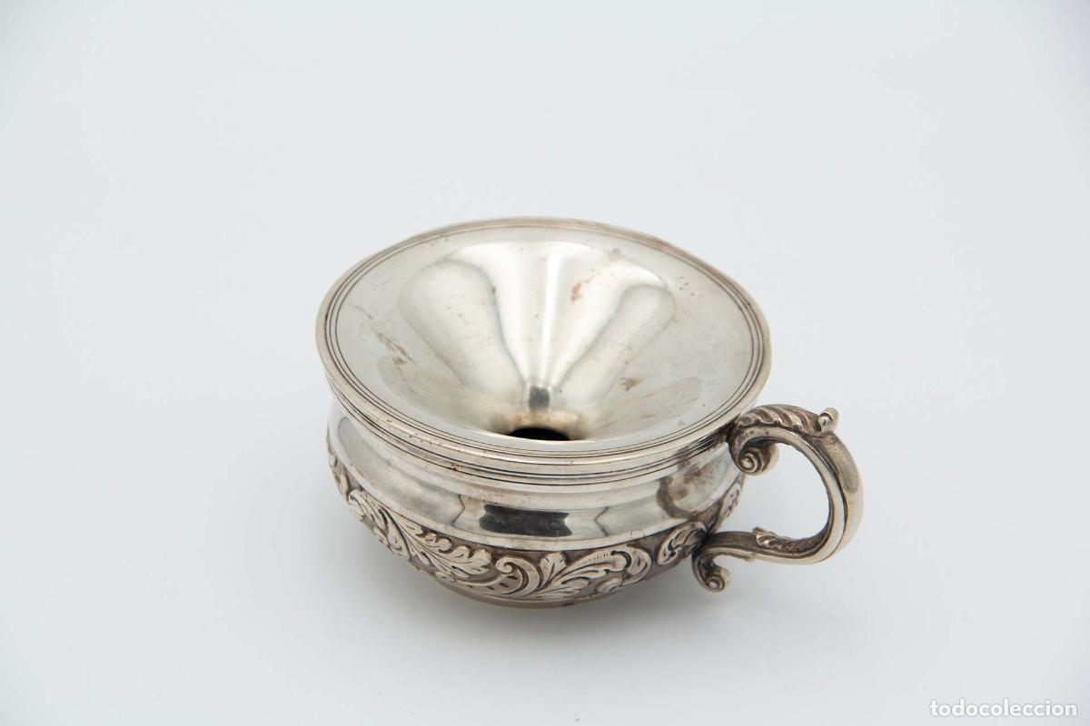 Antig&uuml;edades: escupidera de plata - Foto 1