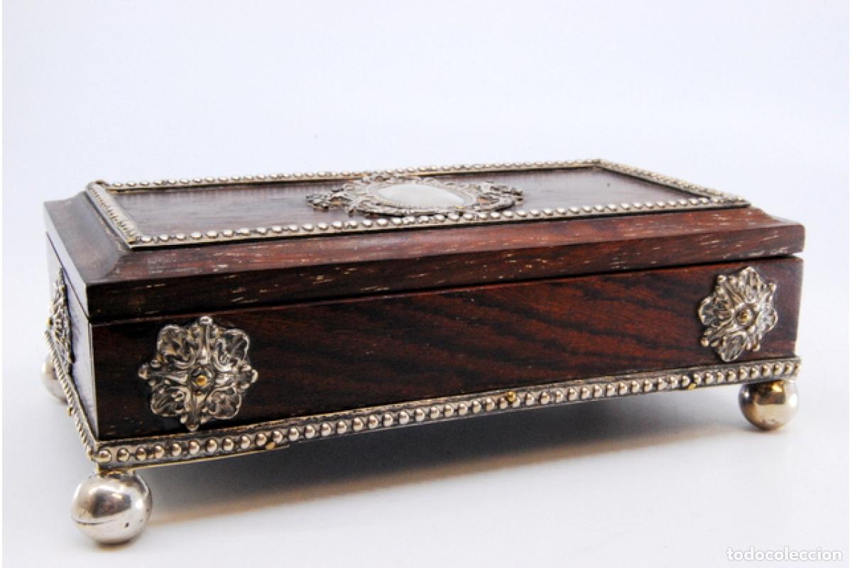 Antig&uuml;edades: Caja para sellos, hecha de madera y plata. - Foto 2