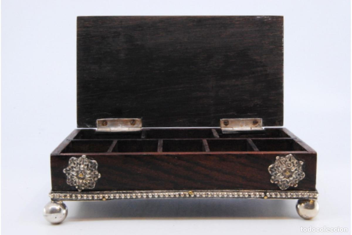Antig&uuml;edades: Caja para sellos, hecha de madera y plata. - Foto 8