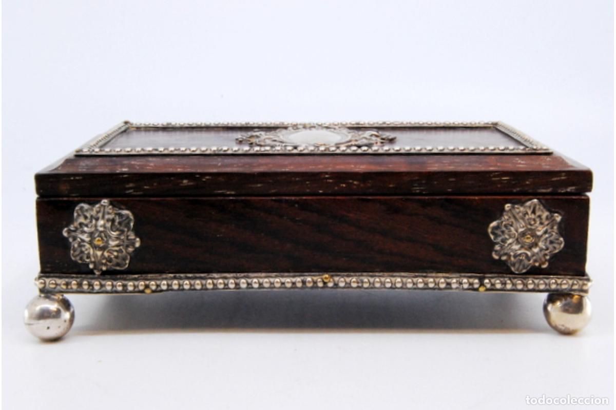Antig&uuml;edades: Caja para sellos, hecha de madera y plata. - Foto 9
