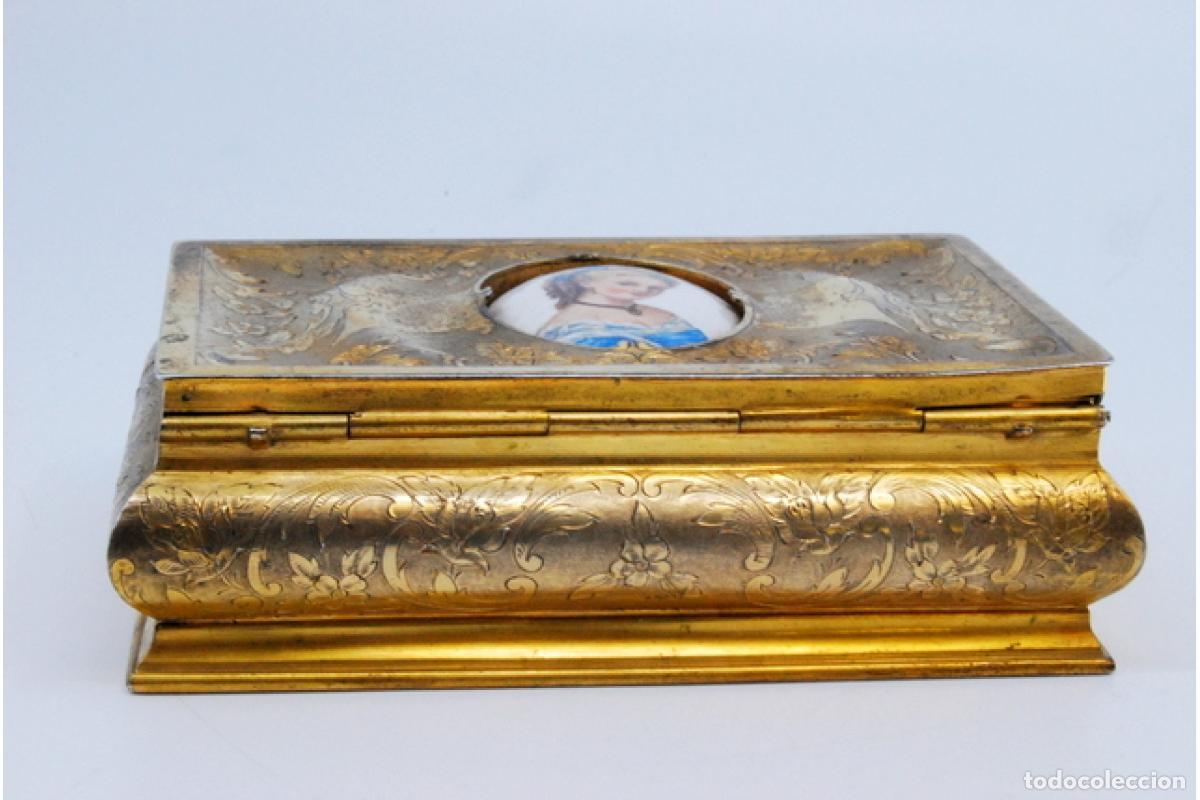Antig&uuml;edades: Joyero de plata ba&ntilde;ada en oro. - Foto 2