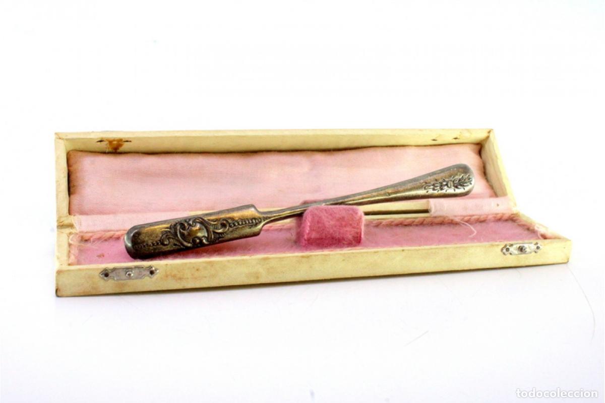 Antig&uuml;edades: Cepillo para bigote, en plata - Foto 3