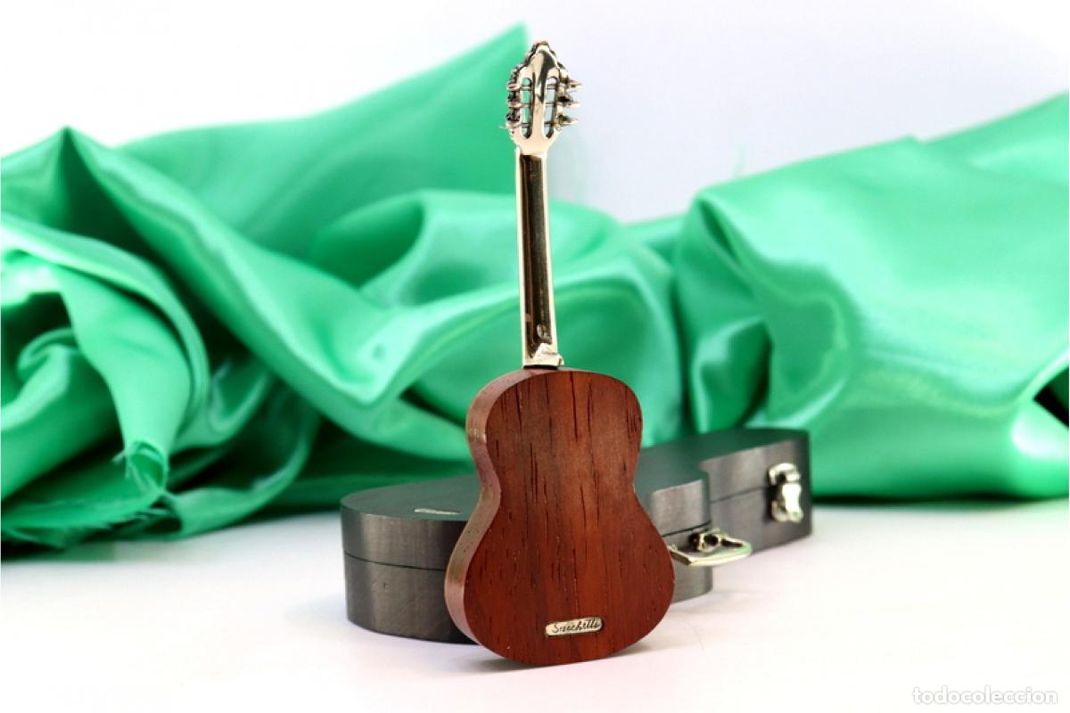 Antig&uuml;edades: Guitarra ac&uacute;stica de madera y plata. - Foto 11