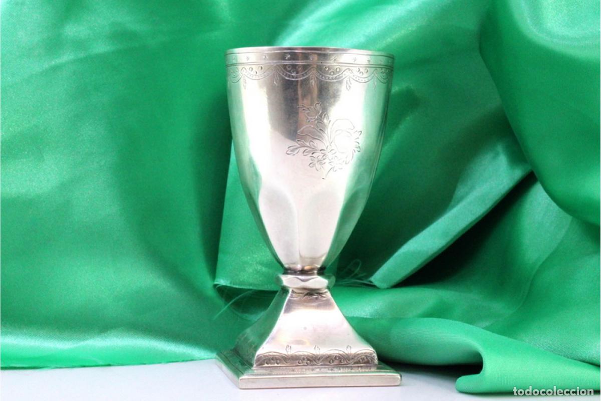 Antig&uuml;edades: copa de plata - Foto 2