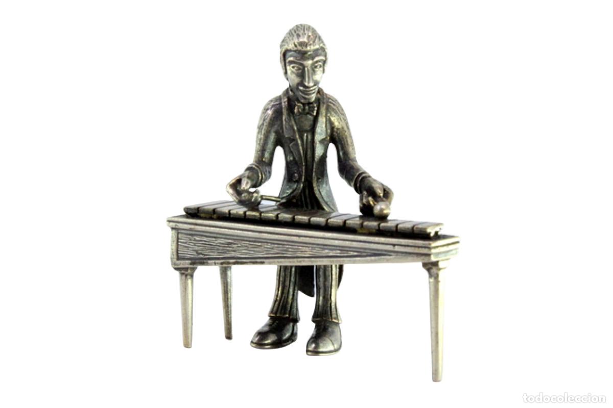 Antig&uuml;edades: M&uacute;sico de plata tocando el xil&oacute;fono - Foto 1
