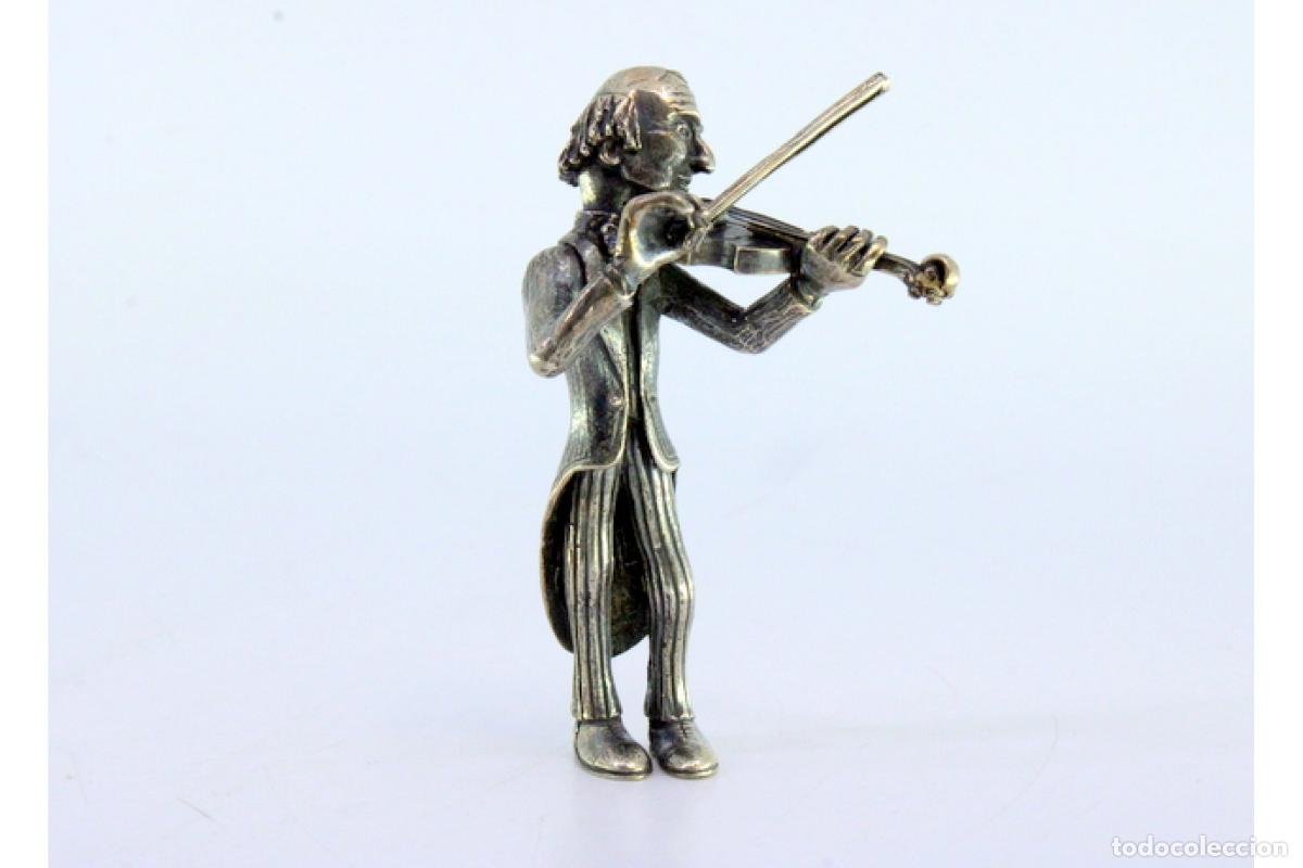 Antig&uuml;edades: M&uacute;sico vestido de plata tocando el viol&iacute;n - Foto 2