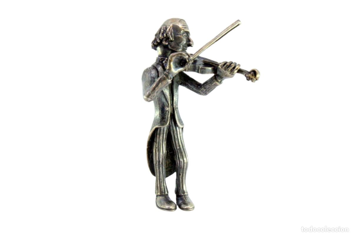 Antig&uuml;edades: M&uacute;sico vestido de plata tocando el viol&iacute;n - Foto 1