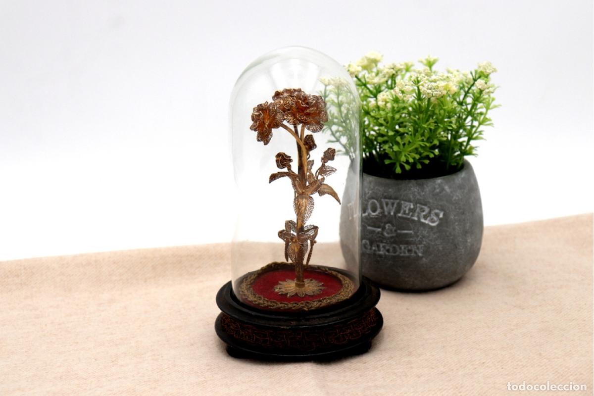 Antig&uuml;edades: Flor en filigrana de plata dorada - Foto 2