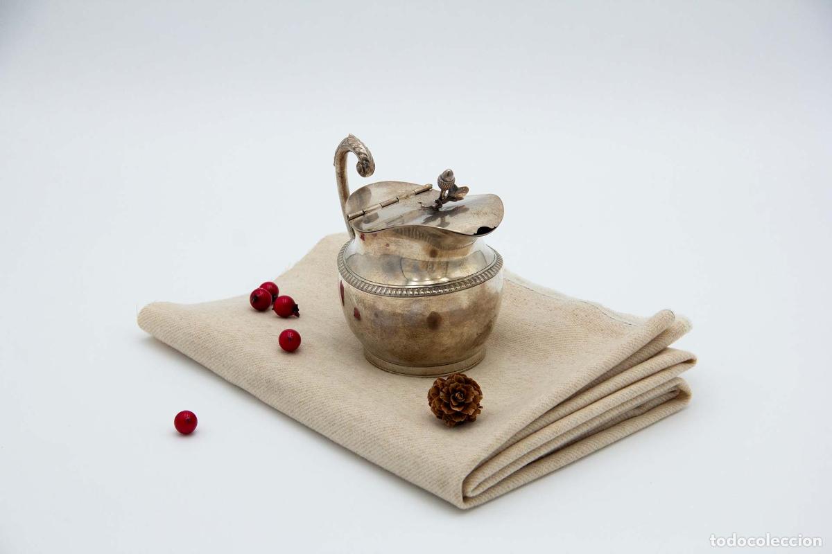 Antig&uuml;edades: jarra de leche de plata - Foto 1