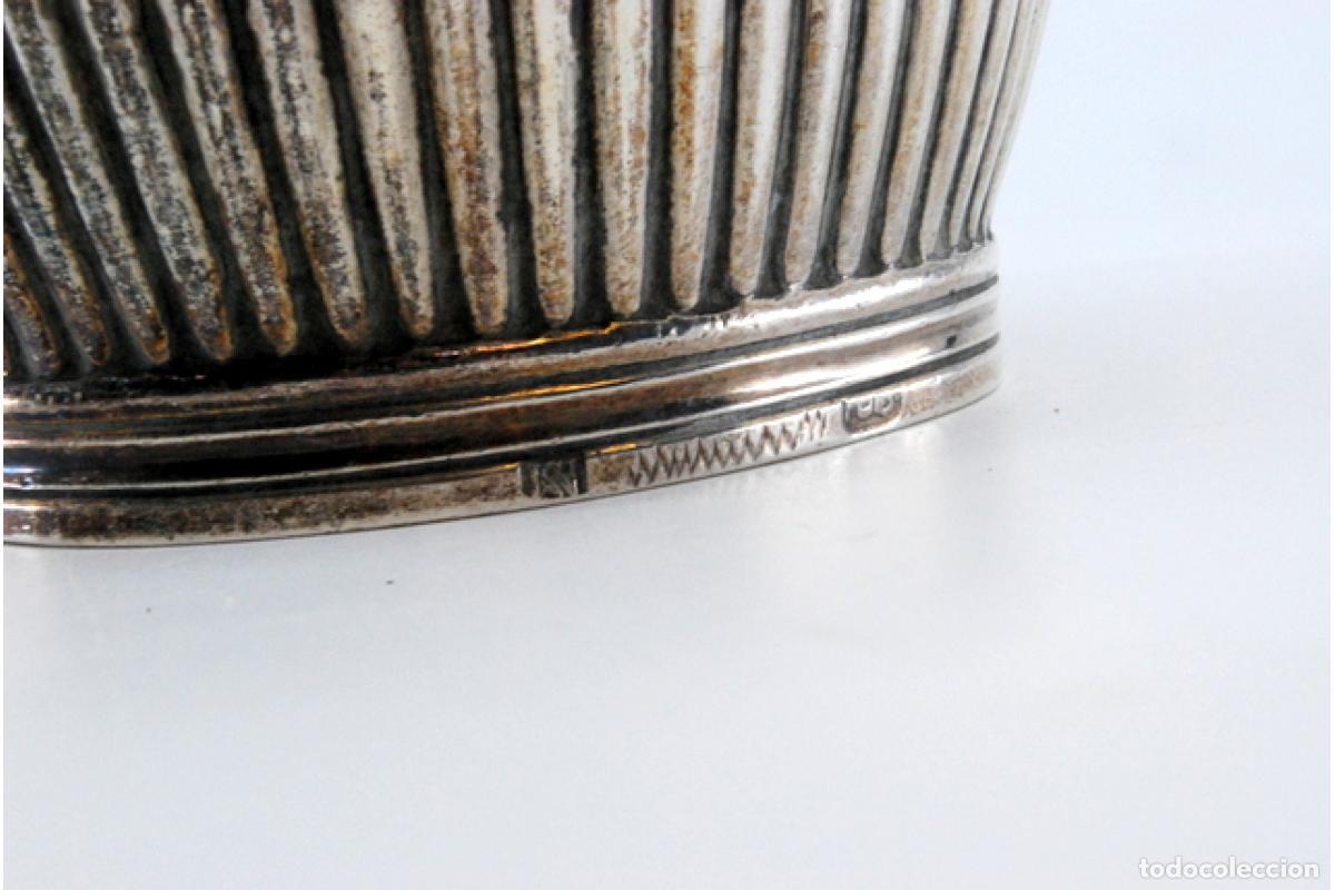 Antig&uuml;edades: jarra de leche de plata - Foto 9
