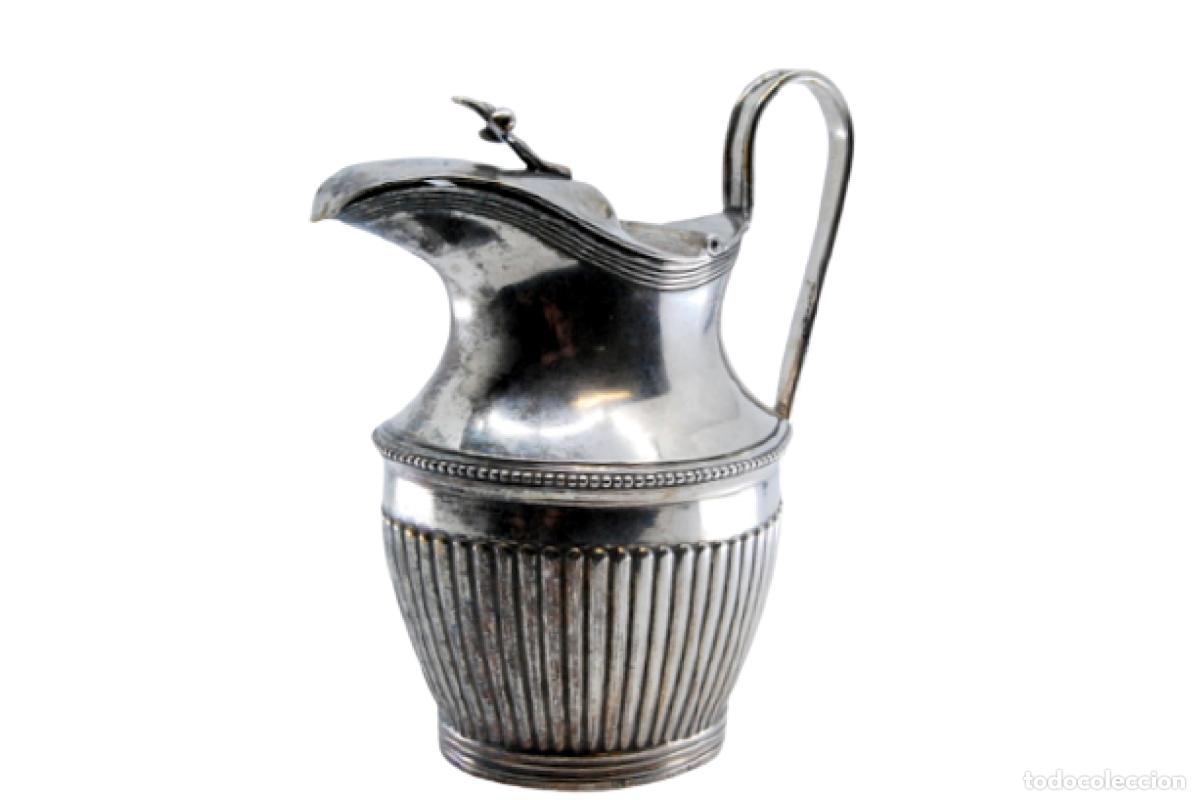 Antig&uuml;edades: jarra de leche de plata - Foto 1