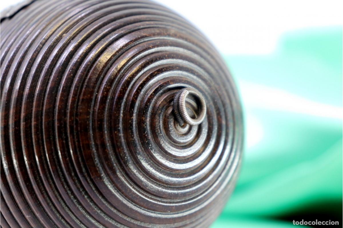 Antig&uuml;edades: Hucha de madera y plata - Foto 5