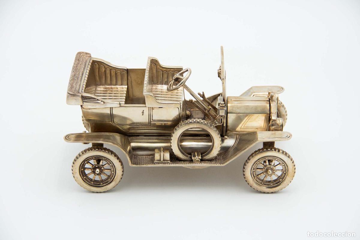 Antiques: Coche descapotable Ford de 1920, color plata.