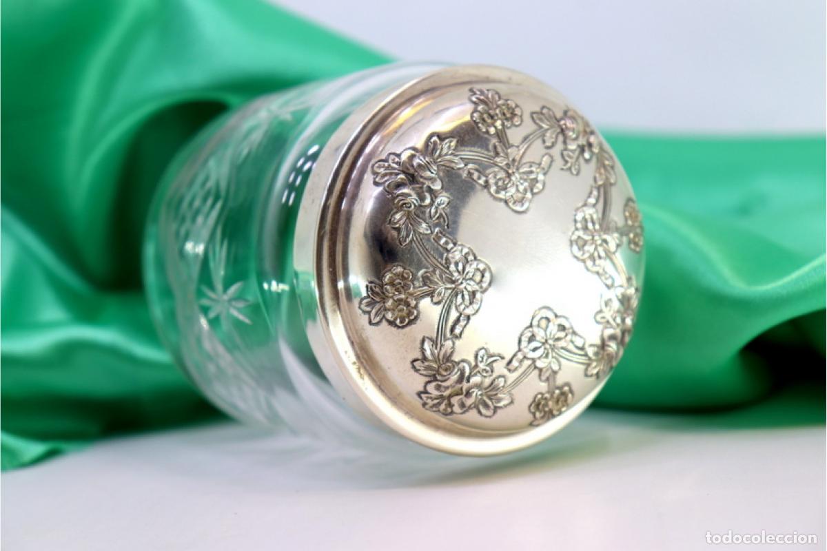 Antiquit&eacute;s: Botella de vidrio y plata