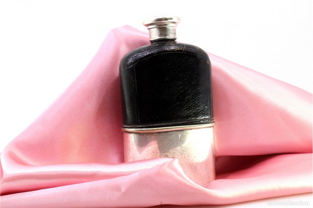 Antiquit&eacute;s: Botella de vidrio y plata