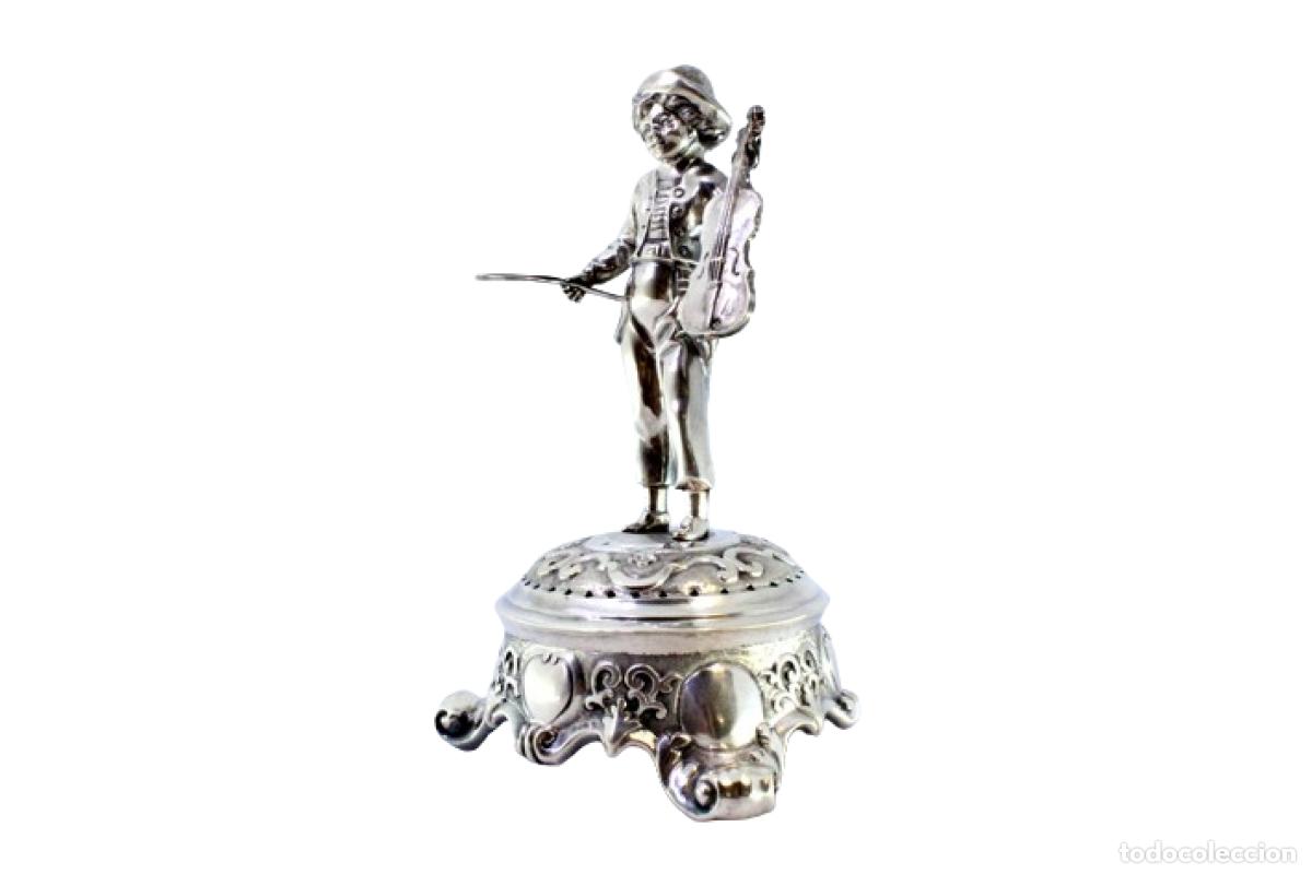 Antiquit&auml;ten: Soporte de plata para palillos de dientes - M&uacute;sico tocando el viol&iacute;n