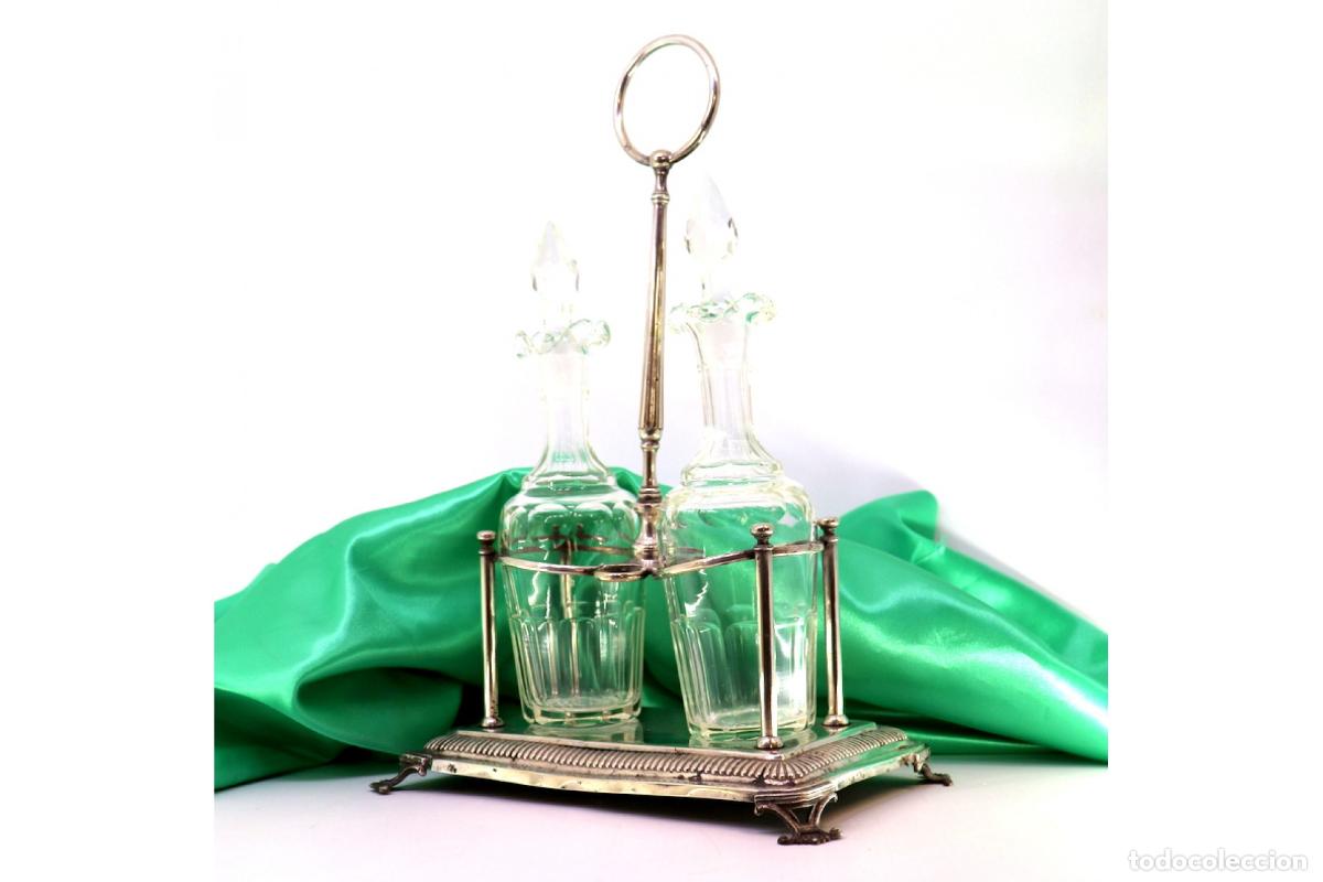 Antiguidades: Juego de licores/juego de aceite y vinagre, en plata.