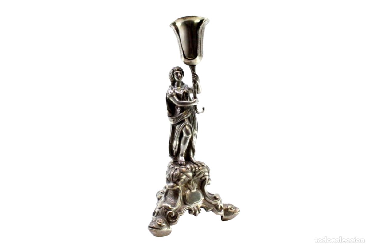 Antiguidades: Palillero de plata - Figura femenina con c&aacute;liz