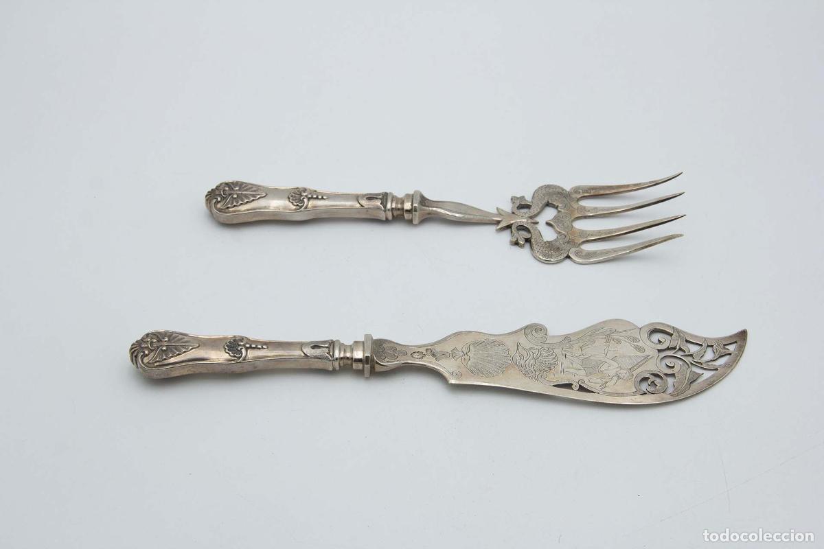 Antig&uuml;edades: Tenedor y cuchillo de plata para servir pescado. - Foto 4