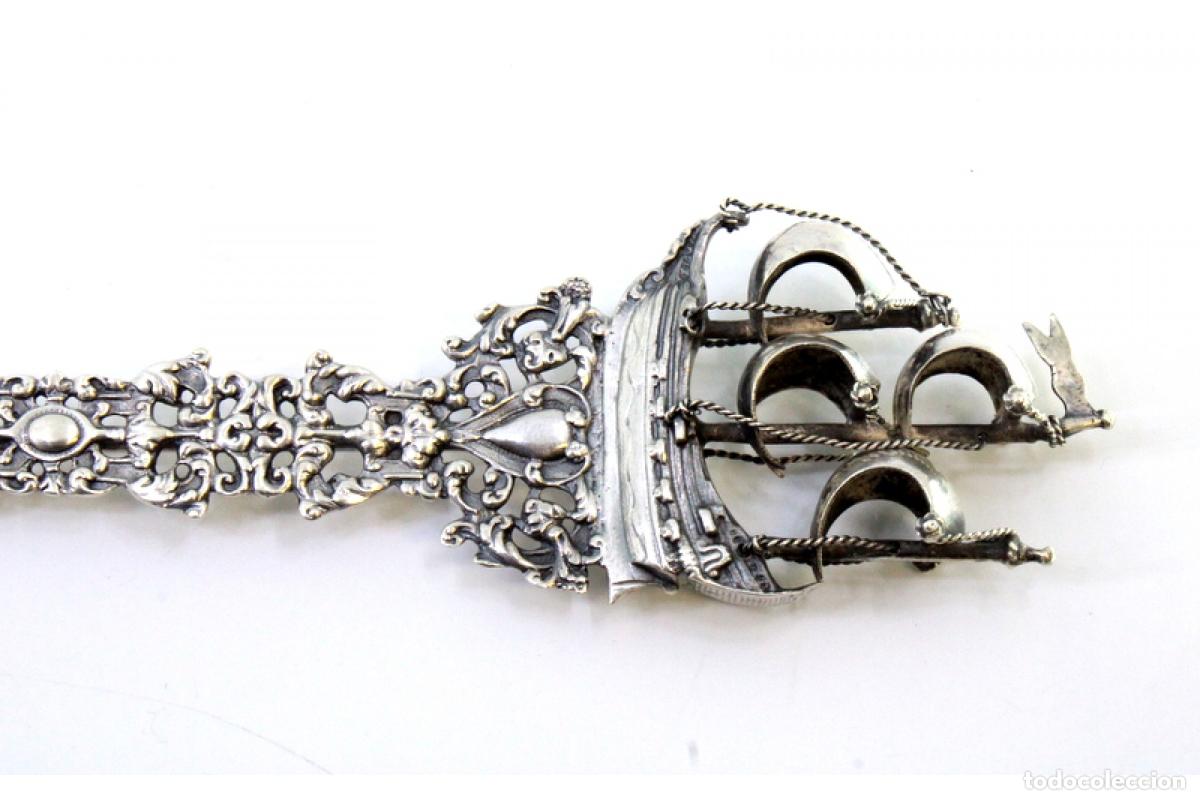 Antig&uuml;edades: Tenedor decorativo de plata - Foto 3