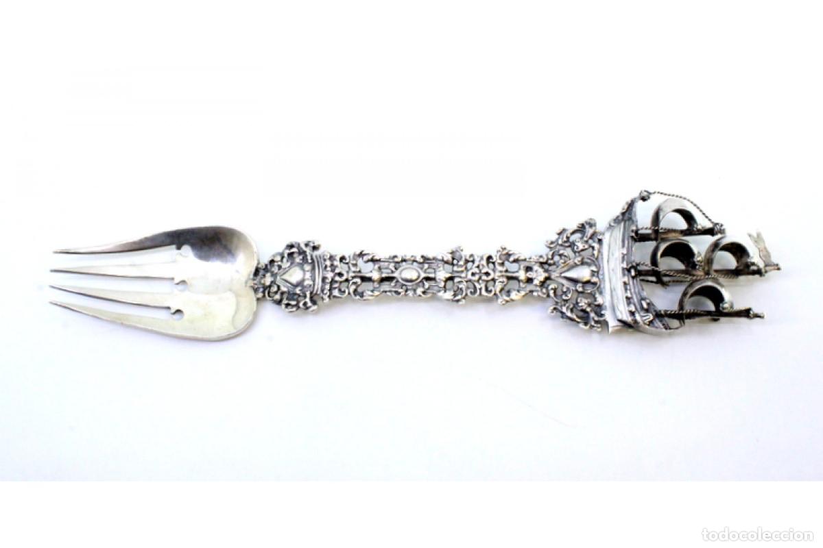 Antig&uuml;edades: Tenedor decorativo de plata - Foto 8
