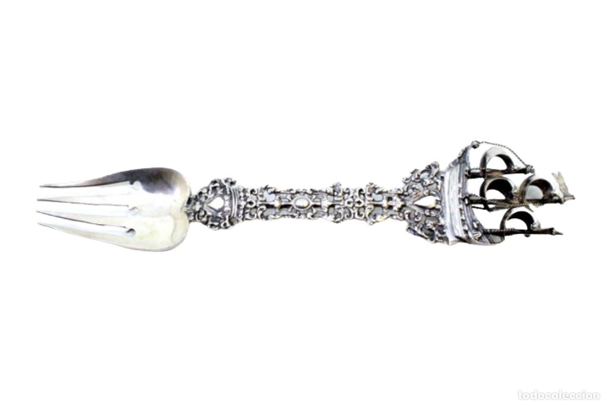 Antig&uuml;edades: Tenedor decorativo de plata - Foto 1