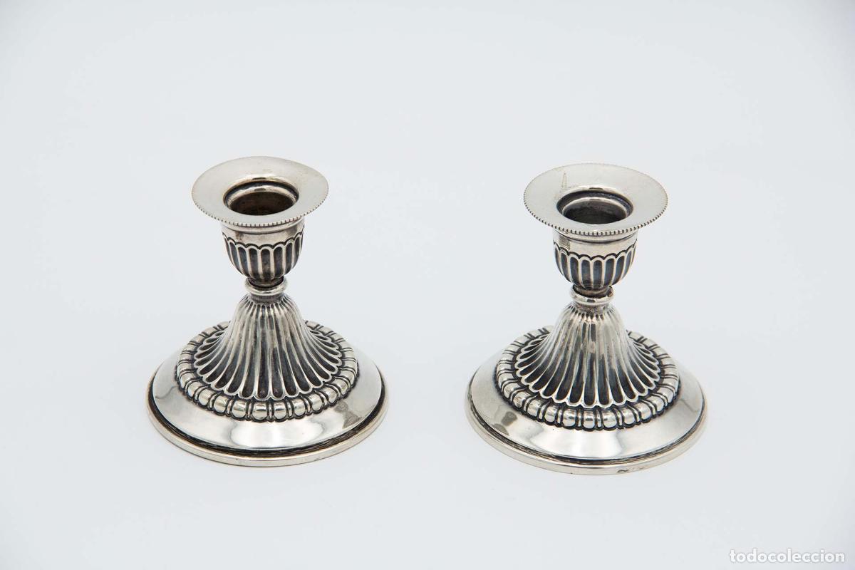 Oggetti Antichi: Par de candelabros de plata