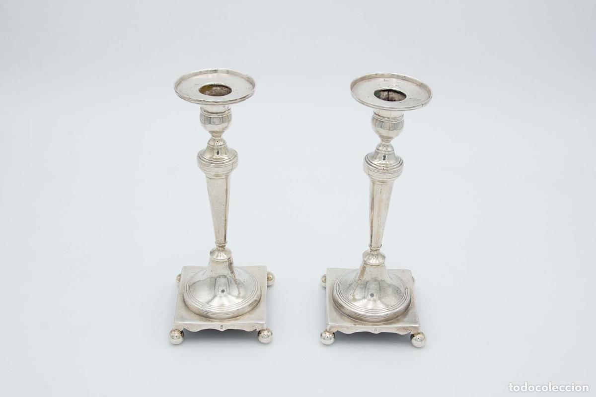 Antiguidades: Par de candelabros de plata