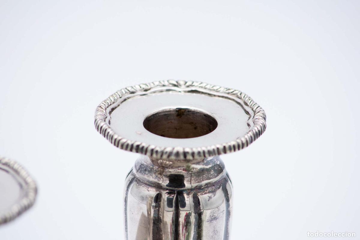 Antig&uuml;edades: Par de candelabros de plata - Foto 3