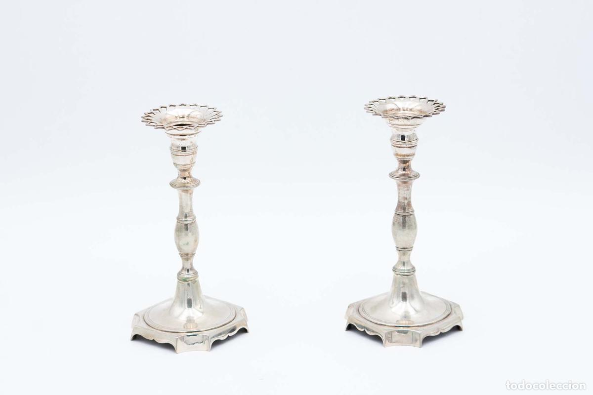 Antiques: Par de candelabros de plata