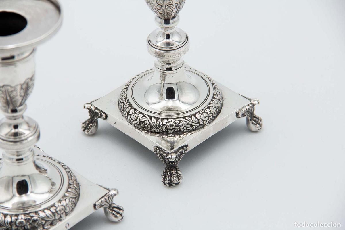 Antig&uuml;edades: Par de candelabros de plata - Foto 2