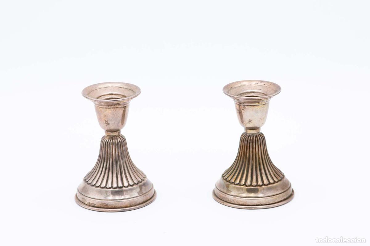 Antiguidades: Par de candelabros de plata