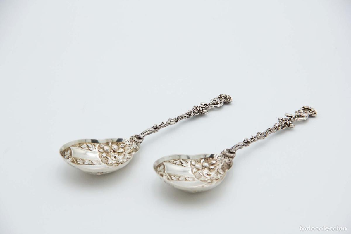 Antiques: Un par de cucharas de plata
