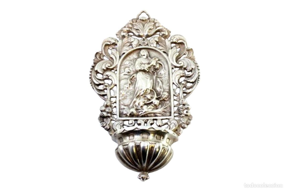 Antiques: Pila bautismal de plata dorada.