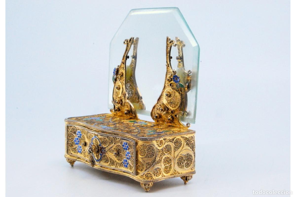 Antig&uuml;edades: Joyero de filigrana de plata dorada. - Foto 2