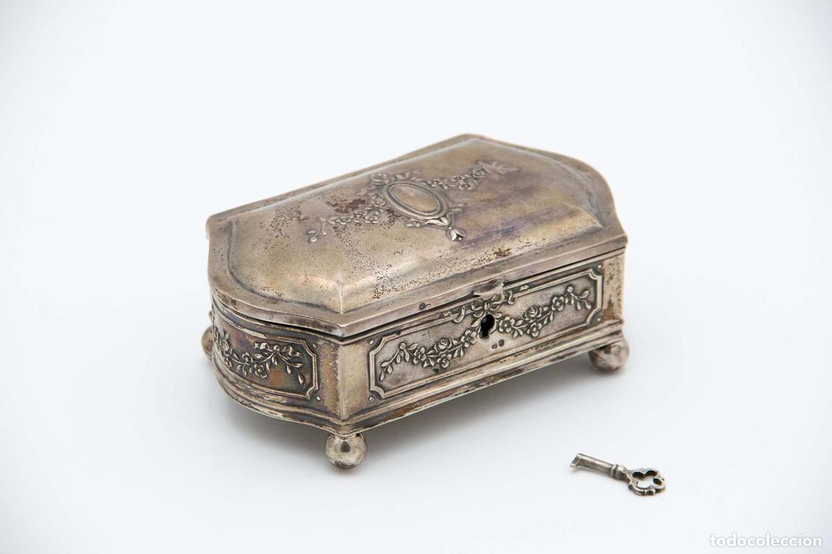 Antiques: joyero de plata