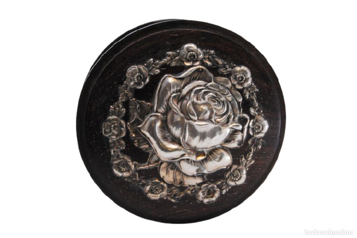 Antiques: Joyero, hecho de madera y plata.
