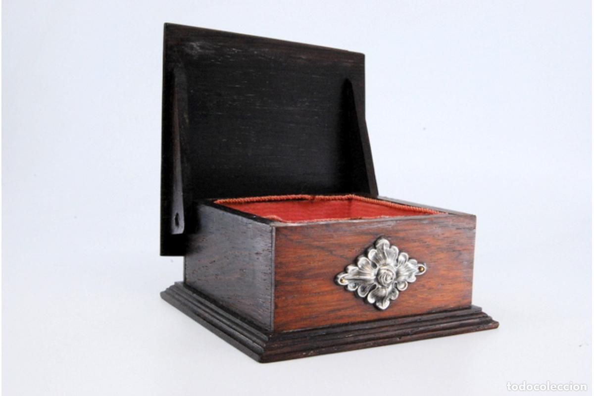Antig&uuml;edades: Joyero, hecho de madera y plata. - Foto 3