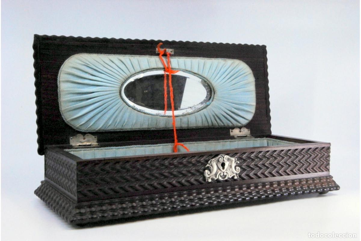 Antig&uuml;edades: Joyero, hecho de madera y plata. - Foto 3