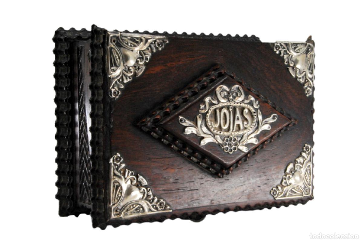 Antig&uuml;edades: Joyero, hecho de madera y plata.