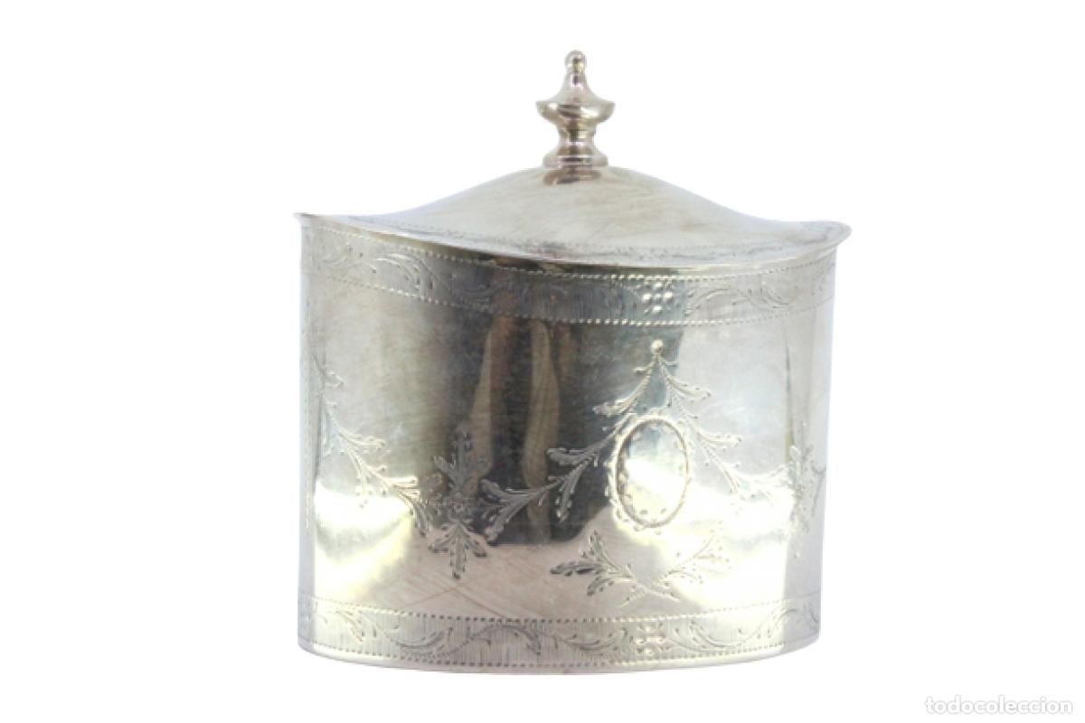 Antig&uuml;edades: Caja de t&eacute;, en plata