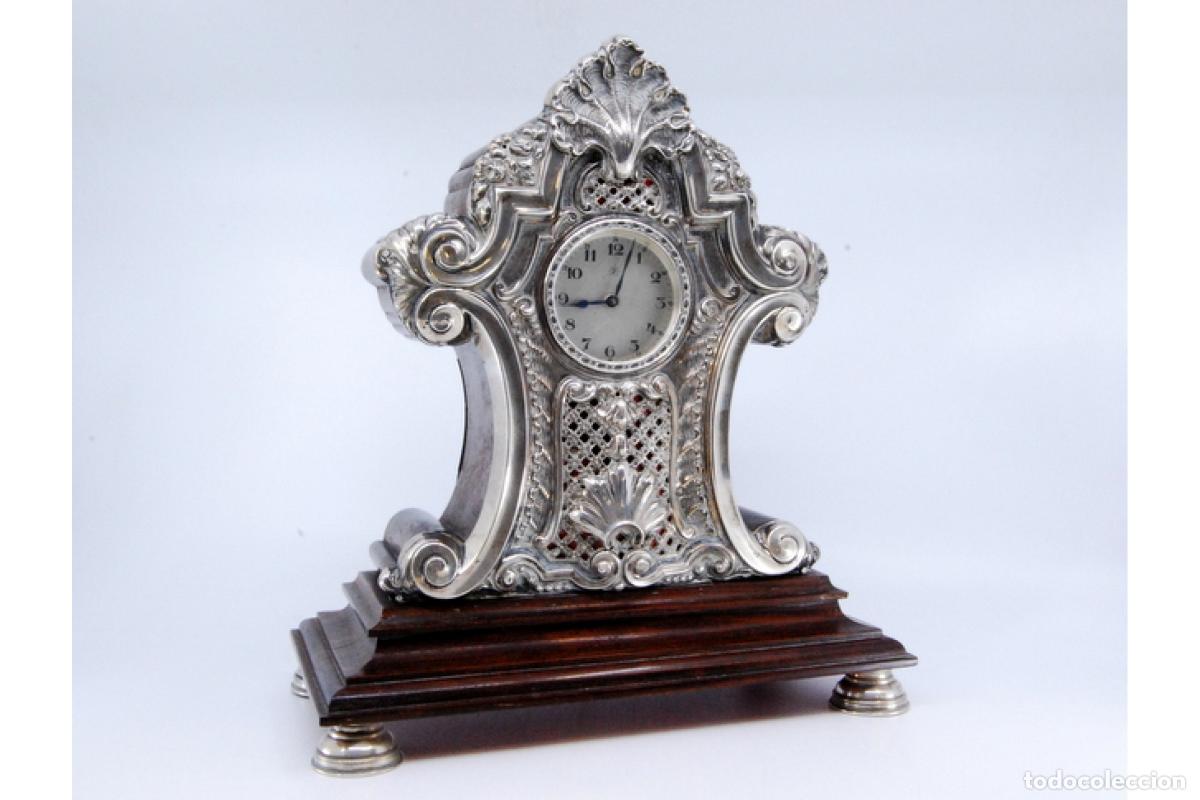 Antig&uuml;edades: Reloj de mesa, de madera y plata. - Foto 10