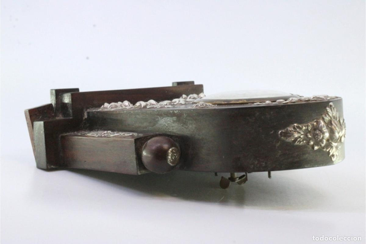Antig&uuml;edades: Reloj de madera y plata - Foto 3